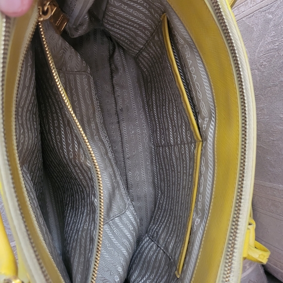 (SOLD)Authentic Prada Galleria Saffiano Leather two way bag - Picture 11 of 16